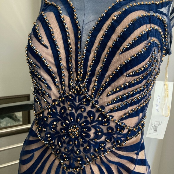 New elegant long dress - Picture 3 of 11